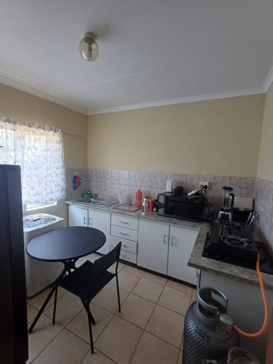 To Let 2 Bedroom Property for Rent in Komani Park Eastern Cape